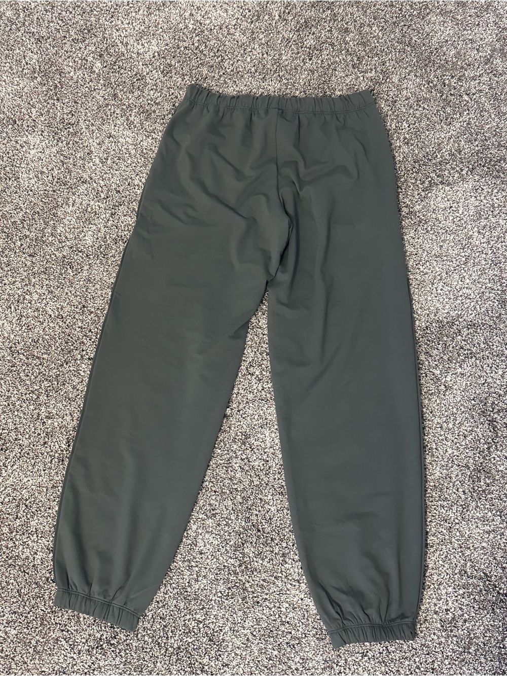 NWOT Vuori Olive Green Logo Jogger Detail XS NEVER WORN
